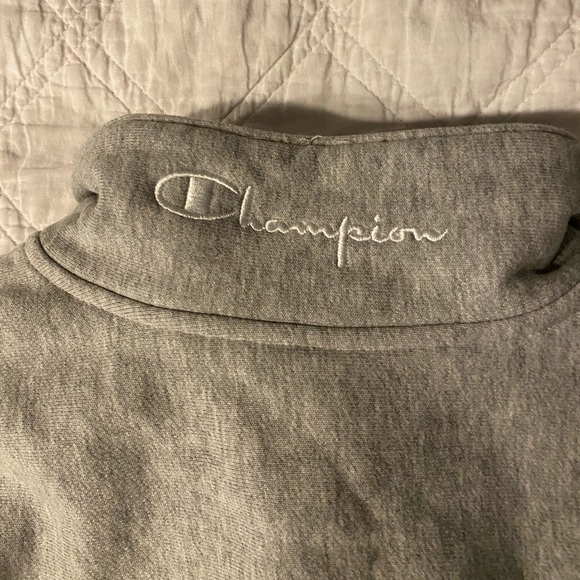 Champion Sweatshirt - Picture 2 of 5